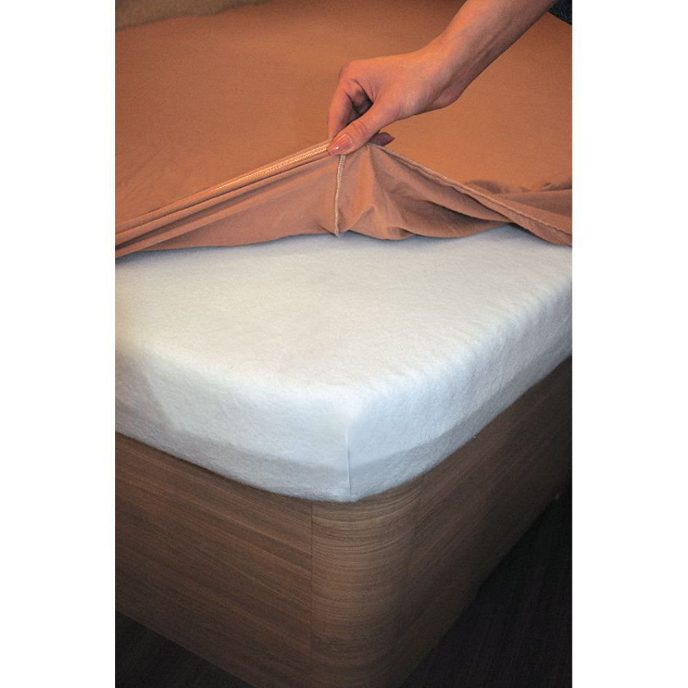 Genkinger Molton-Stretch Schonbezug französisches Bett im Wohnwagen