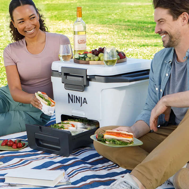 Ninja Kühlbox mit Trockenzone FrostVault 28 L, wolkenweiß - FB131EUWH