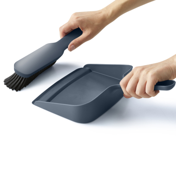 Joseph Joseph Kehrschaufel und Handfeger CleanStore mit Wandhalterung