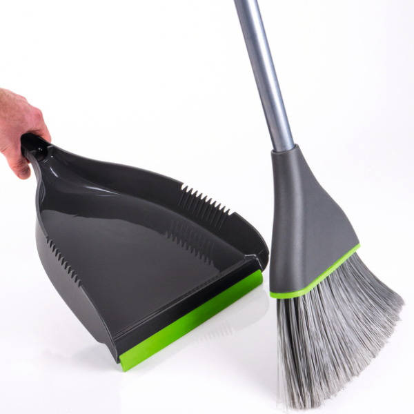 Camp4 Besen mit Kehrschaufel, teleskopierbarer Stiel