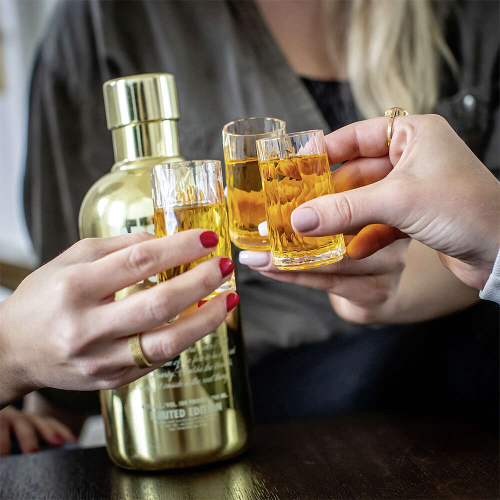 Koziol Schnapsglas Club No. 7 Superglas 20 ml/40 ml, 4er-Set