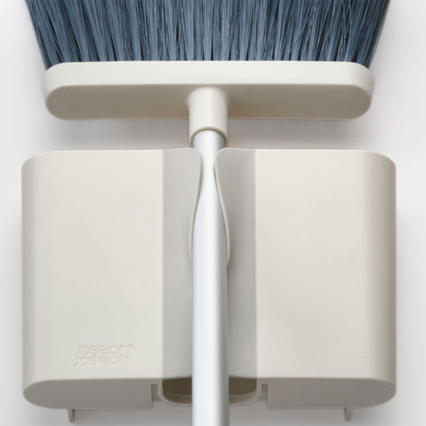 Joseph Joseph Besen CleanTech mit Wandhalterung