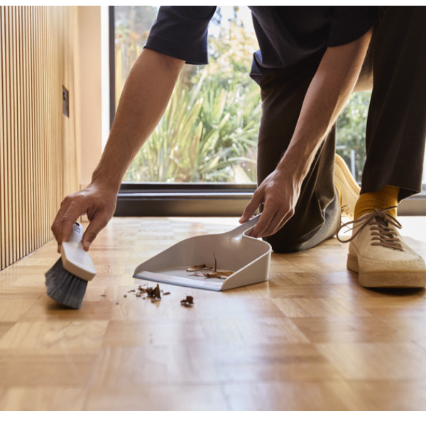 Joseph Joseph Kehrschaufel und Handfeger CleanTech mit Wandhalterung